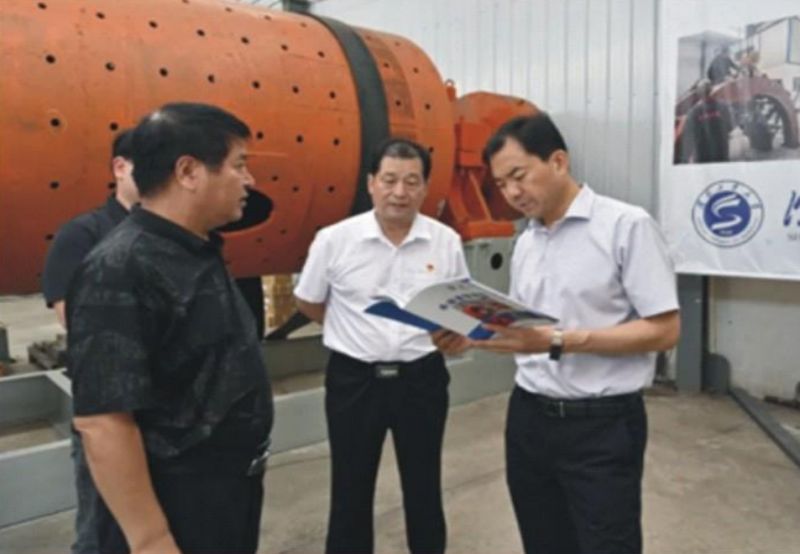 輝縣市委書記劉軍偉蒞臨河南（nán）香蕉视频app在线下载機電設（shè）備有限公司參觀永磁直驅球磨機生（shēng）產