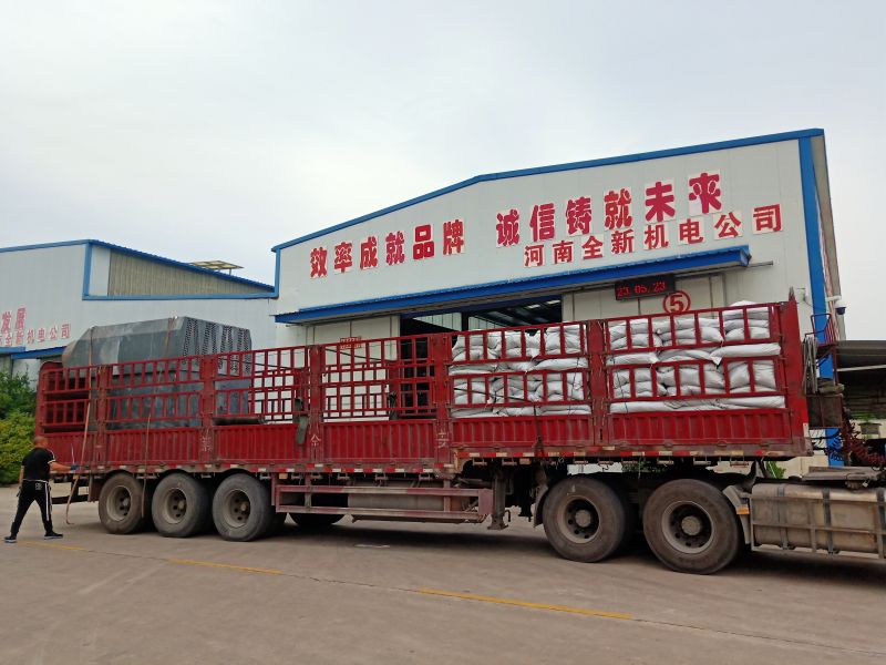 給客戶維修（xiū）的1600kw高壓（yā）電（diàn）機裝車發貨
