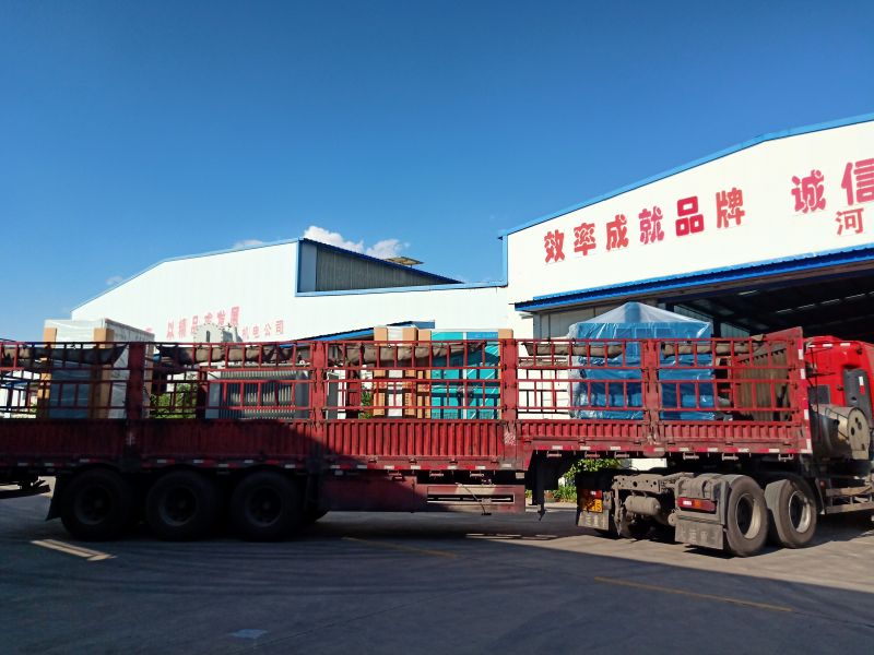 變頻電機、變頻櫃（guì）、變壓器、高壓開關櫃、低壓開關櫃、補償櫃，一套發往鑽井現（xiàn）場（chǎng）