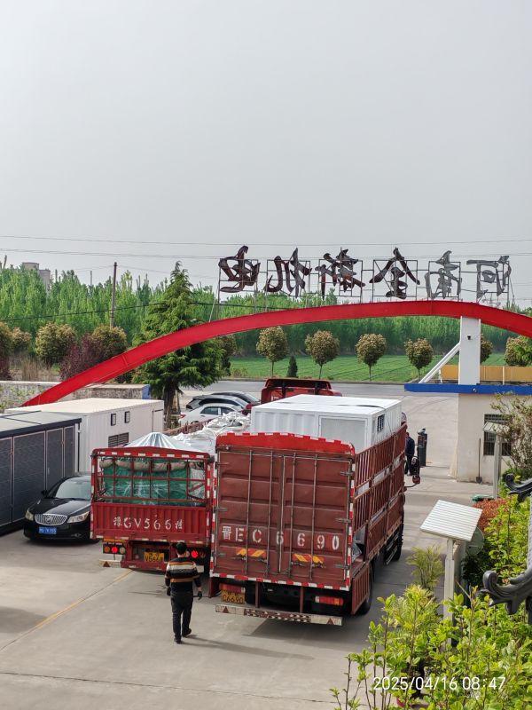 兩（liǎng）車貨一起發，箱變（biàn）和電機