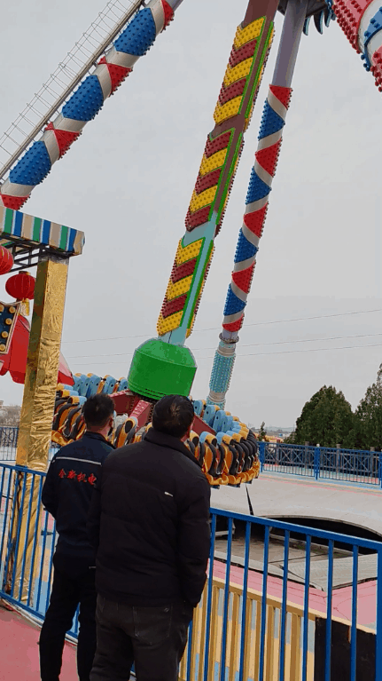 給五龍山遊樂（lè）園維修大（dà）擺錘（chuí）上的直流（liú）電機